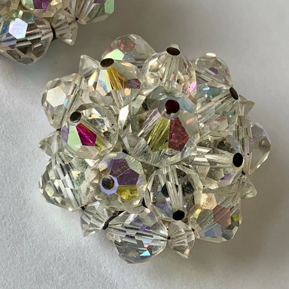 1950s Vintage Aurora Borealis Crystal Bead Cluster Clip On Earrings - Picture 4 of 9